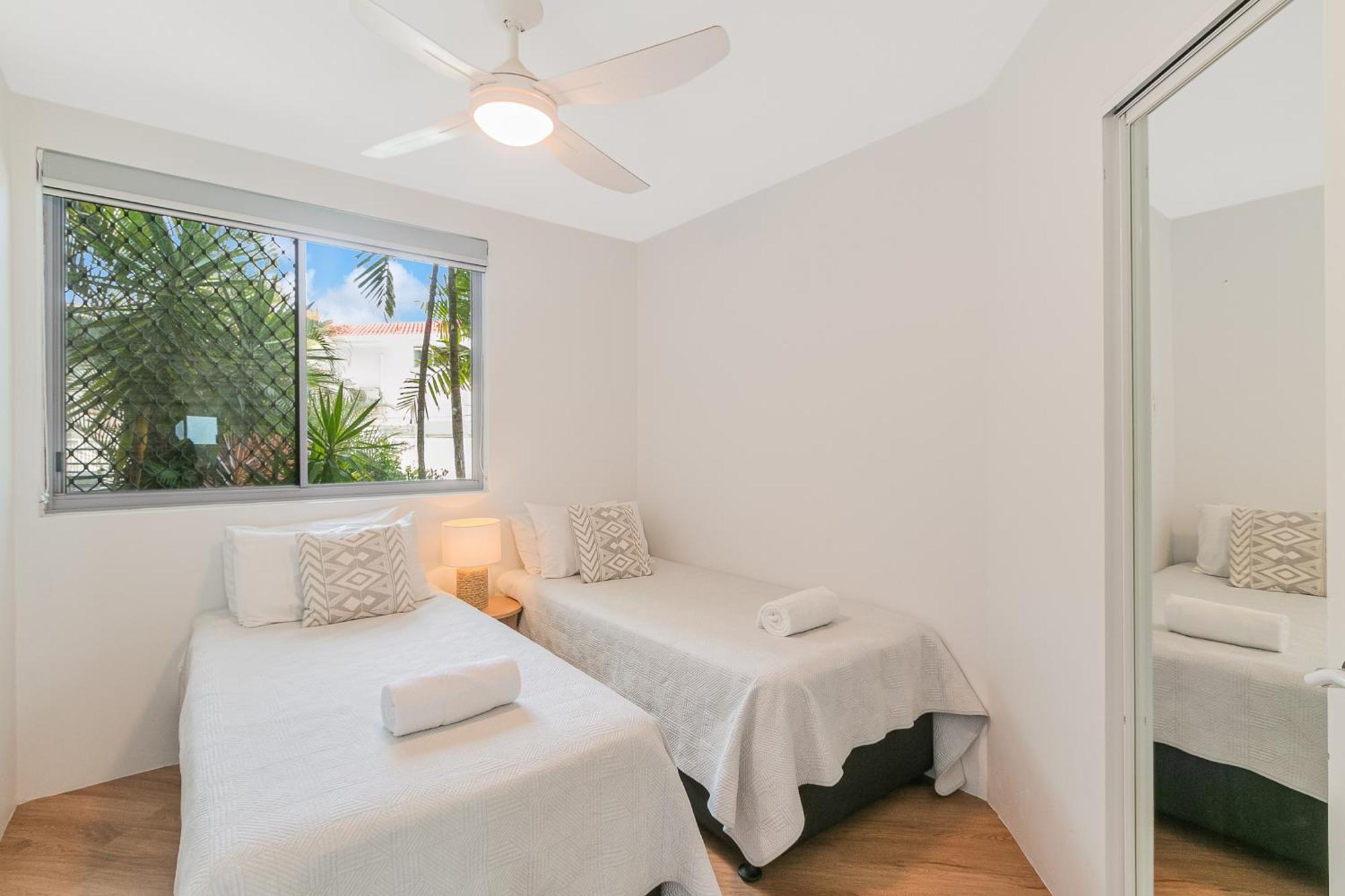 Oceanside Resort - Absolute Beachfront Apartments Gold Coast Buitenkant foto