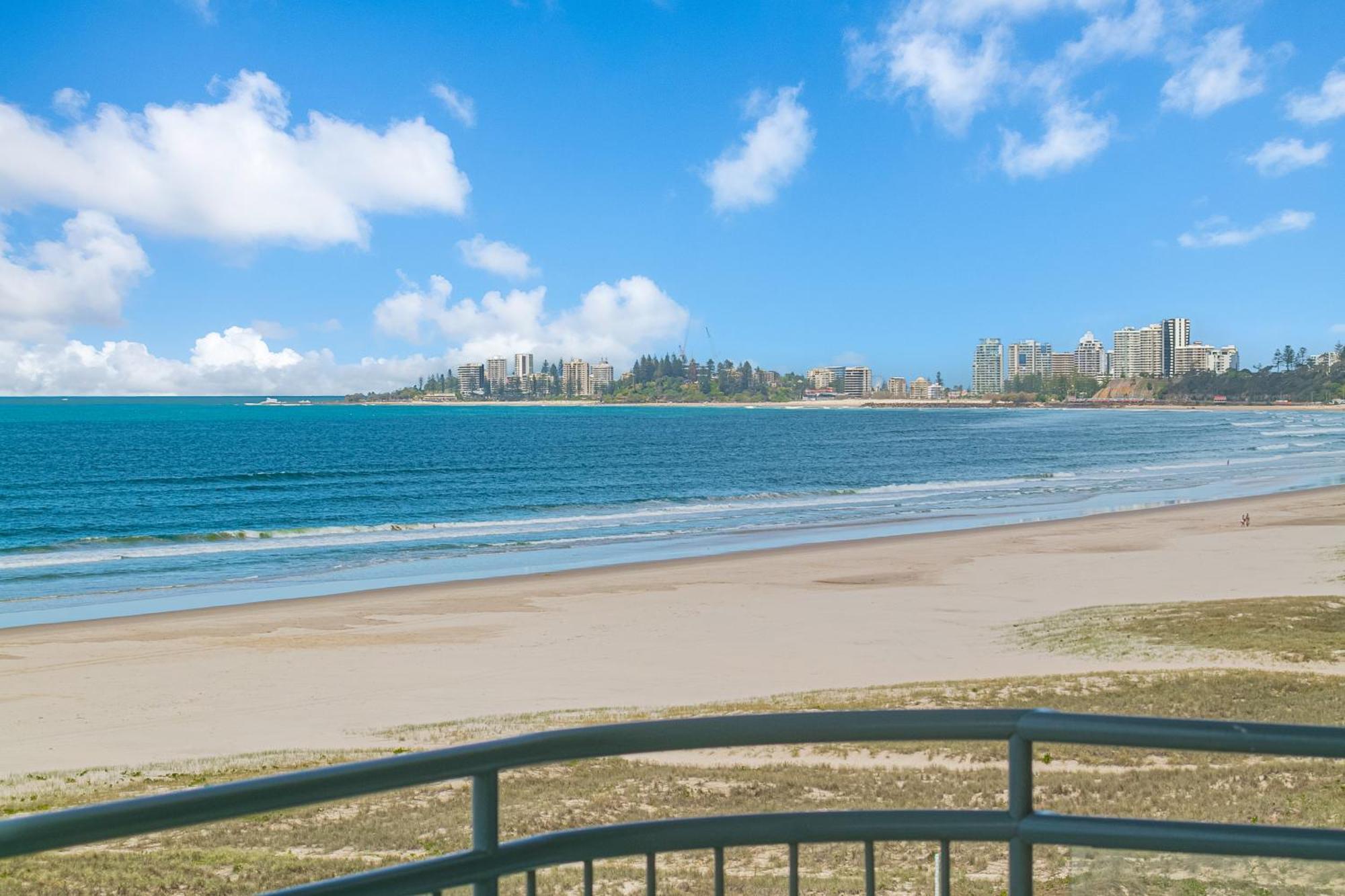Oceanside Resort - Absolute Beachfront Apartments Gold Coast Buitenkant foto