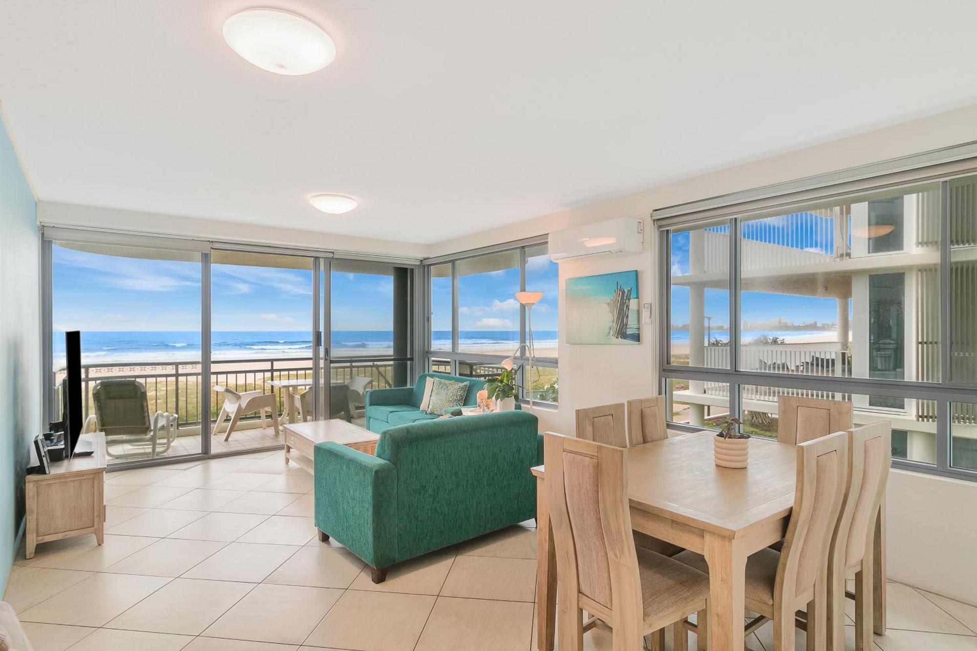Oceanside Resort - Absolute Beachfront Apartments Gold Coast Buitenkant foto
