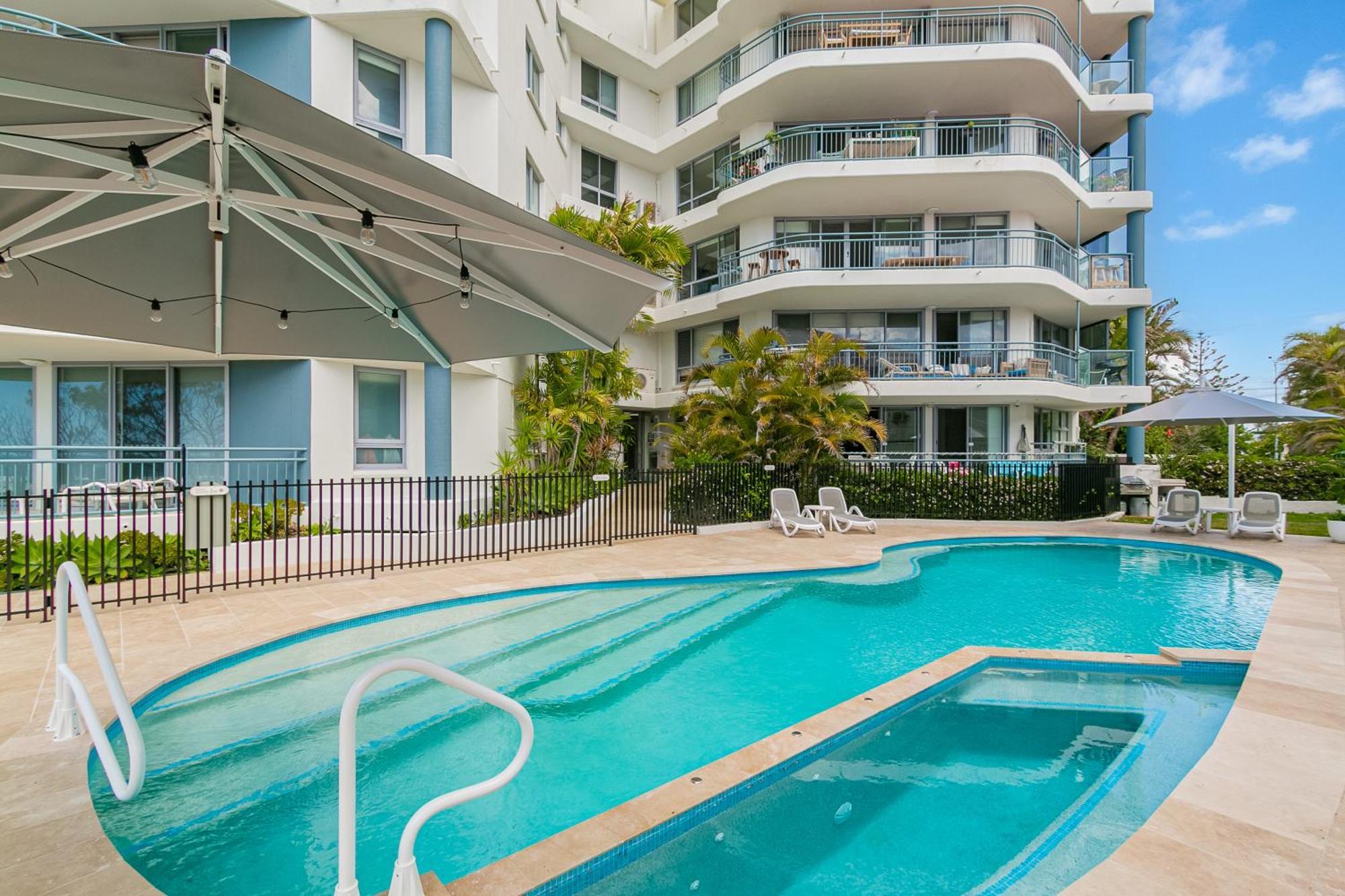 Oceanside Resort - Absolute Beachfront Apartments Gold Coast Buitenkant foto
