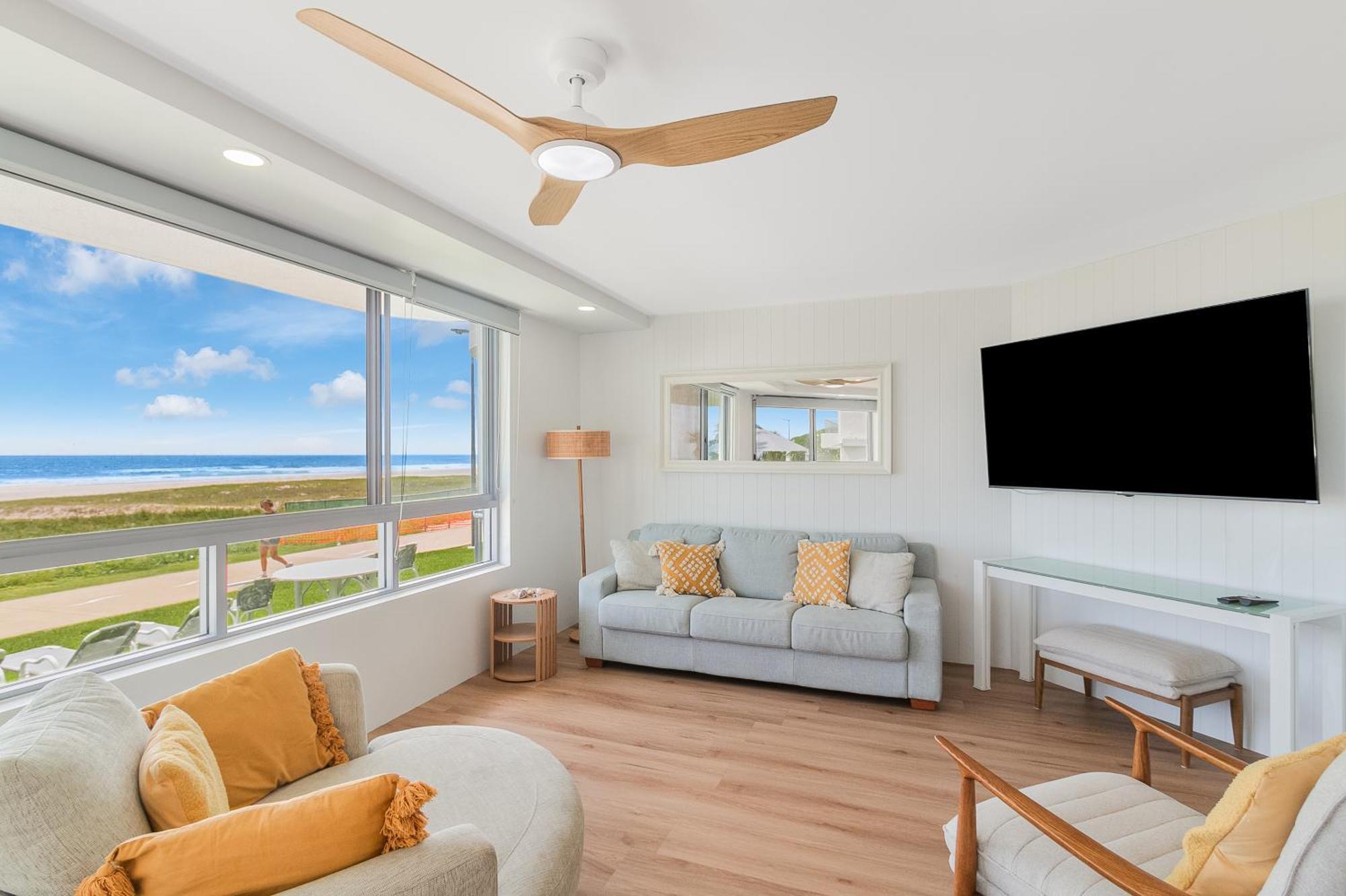 Oceanside Resort - Absolute Beachfront Apartments Gold Coast Buitenkant foto