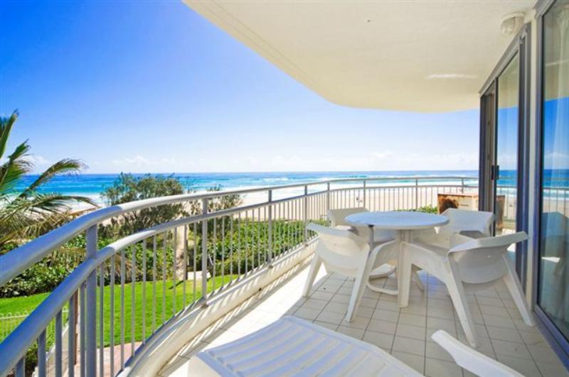 Oceanside Resort - Absolute Beachfront Apartments Gold Coast Buitenkant foto