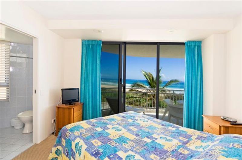 Oceanside Resort - Absolute Beachfront Apartments Gold Coast Buitenkant foto