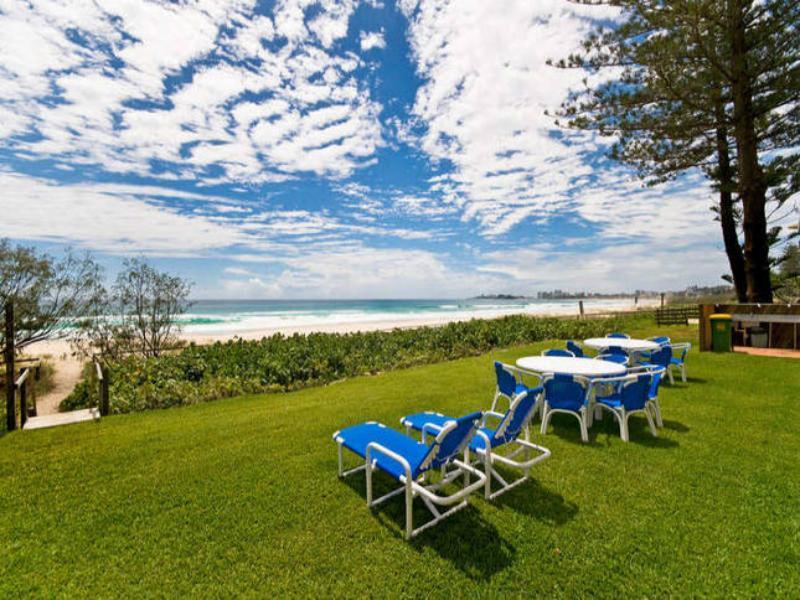 Oceanside Resort - Absolute Beachfront Apartments Gold Coast Buitenkant foto