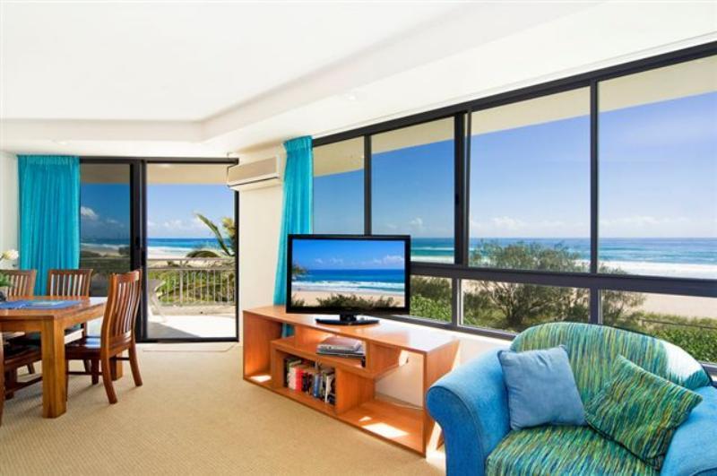 Oceanside Resort - Absolute Beachfront Apartments Gold Coast Buitenkant foto