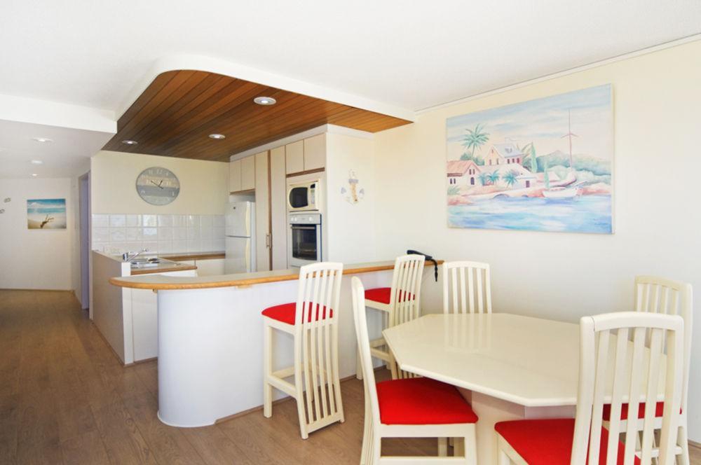 Oceanside Resort - Absolute Beachfront Apartments Gold Coast Buitenkant foto
