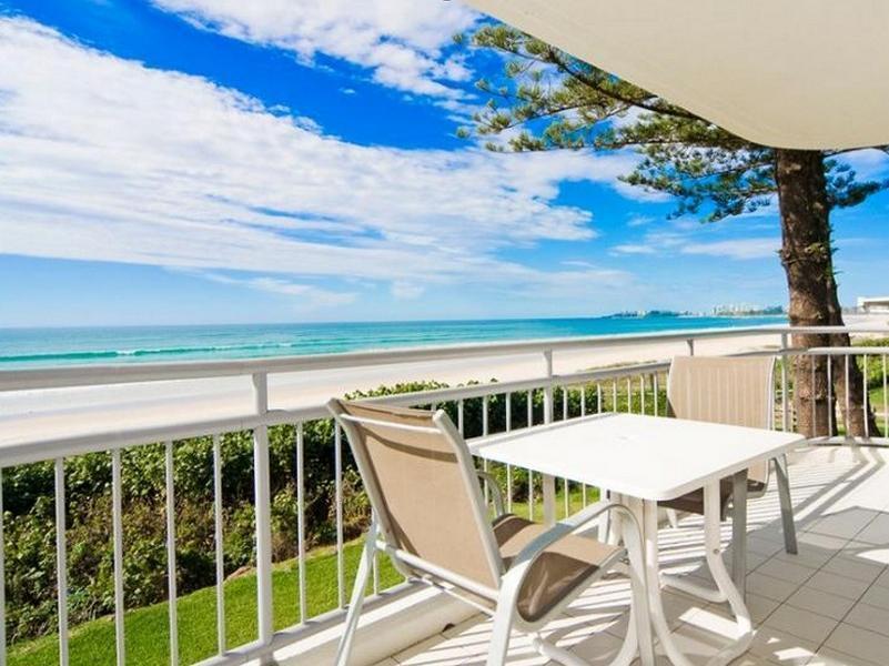 Oceanside Resort - Absolute Beachfront Apartments Gold Coast Buitenkant foto