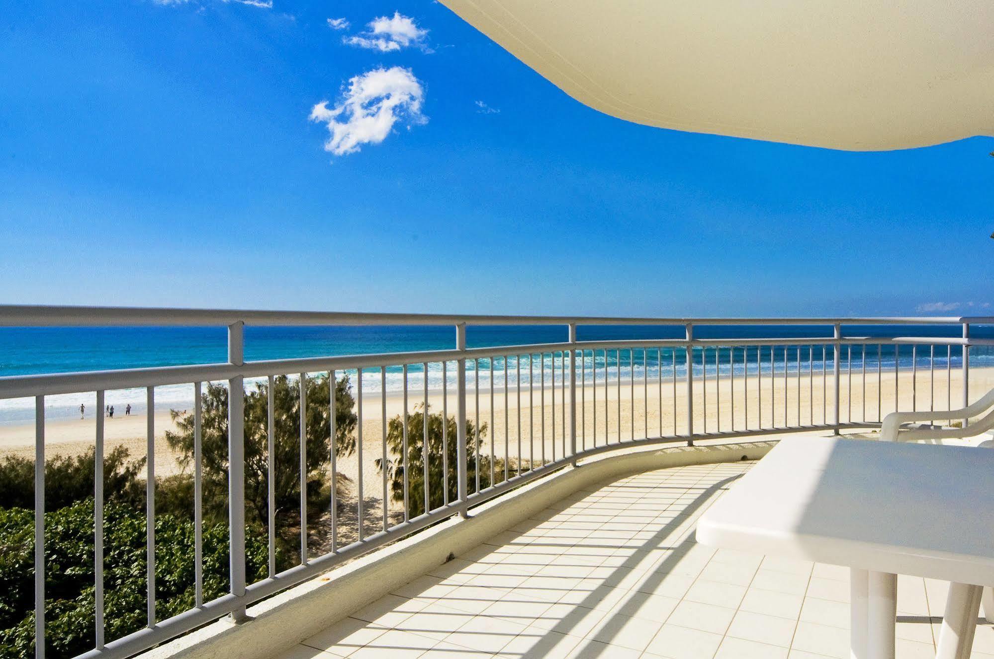 Oceanside Resort - Absolute Beachfront Apartments Gold Coast Buitenkant foto