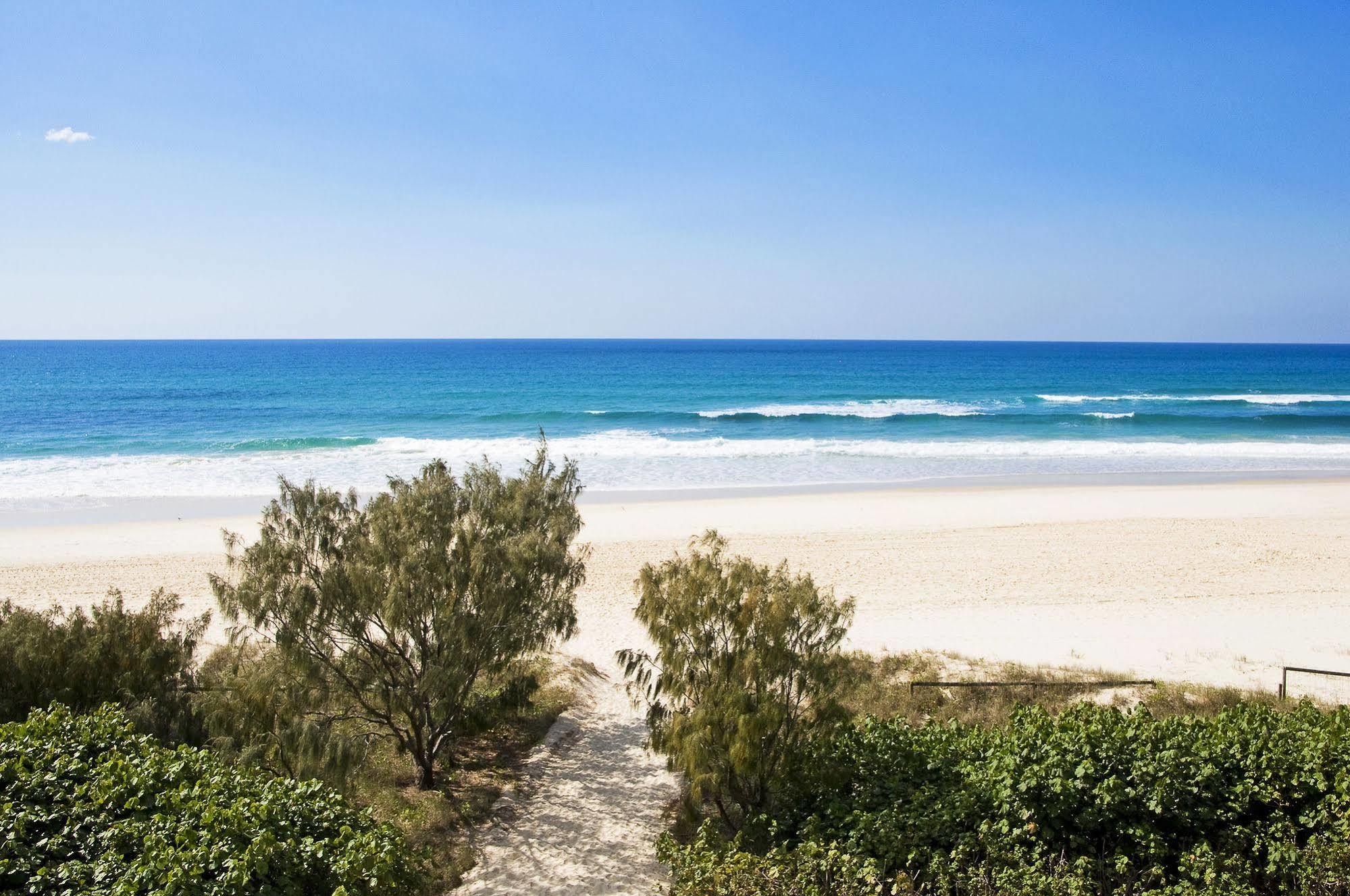 Oceanside Resort - Absolute Beachfront Apartments Gold Coast Buitenkant foto